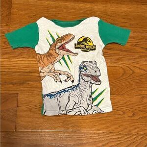 Jurassic World size 6 boys sleep shirt